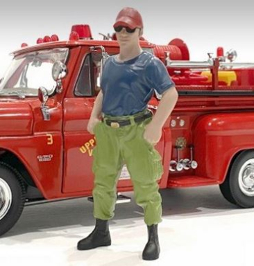 American Diorama 76421 Firefighter - Off Duty, 1/24 Scale